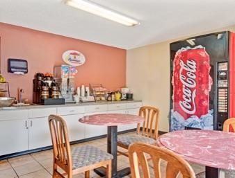 Super 8 By Wyndham Tx Hotel